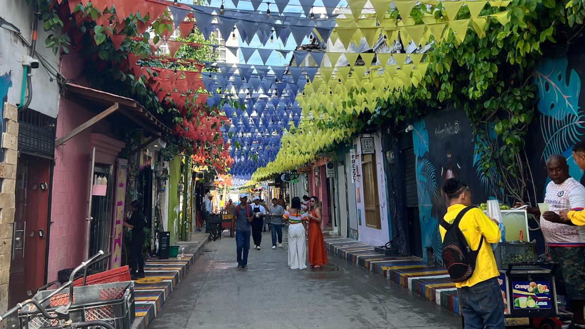 A street with vendors in Cartagena Columbia